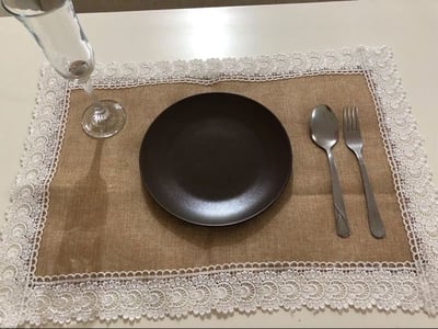 صورة مفرش طاولة الطعام 