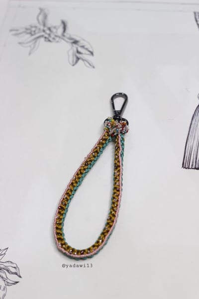 صورة ميدالية صناعة يدويه 