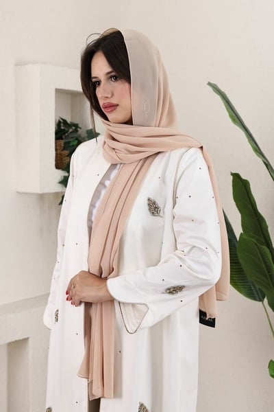 صورة عباية لارا