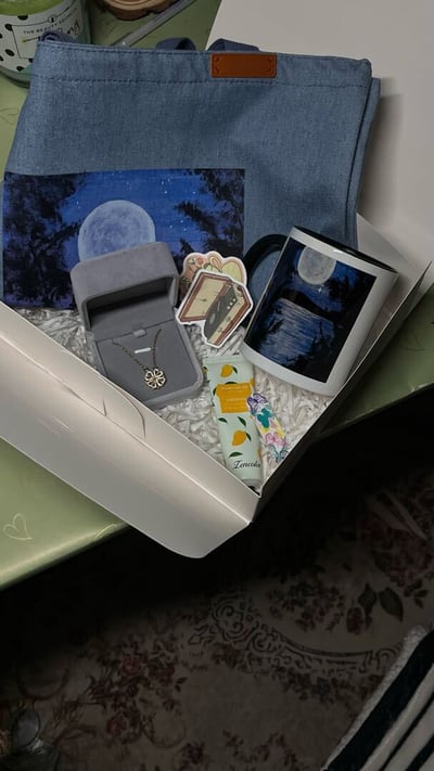صورة Box Always Special القمر والليل 🌑🌌