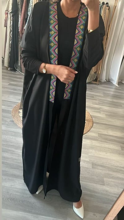 صورة عبايه كريب اسود ٣