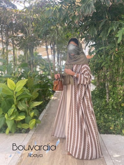 صورة عبايه قطن مقلم ٢