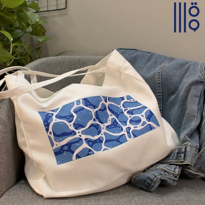 صورة serenity حقيبة  tote برسمة لسطح الماء  