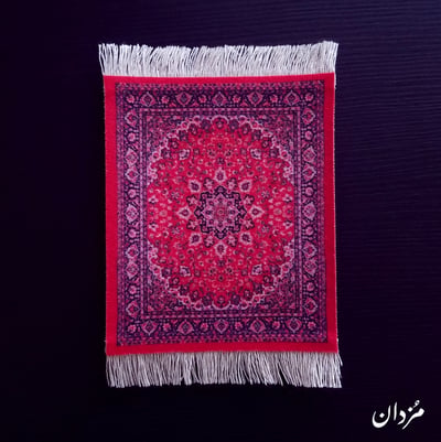 صورة كوستر شكل سجاد شرقي: أحمر