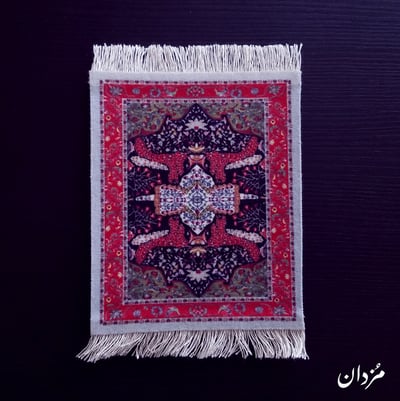 صورة كوستر شكل سجاد شرقي: أحمر ورمادي