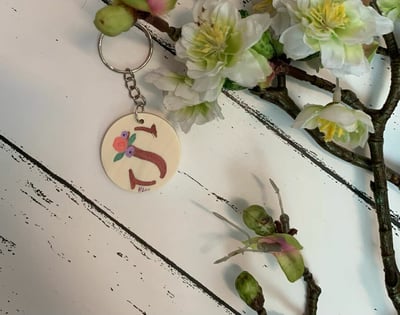 صورة ميدالية حرف (S)