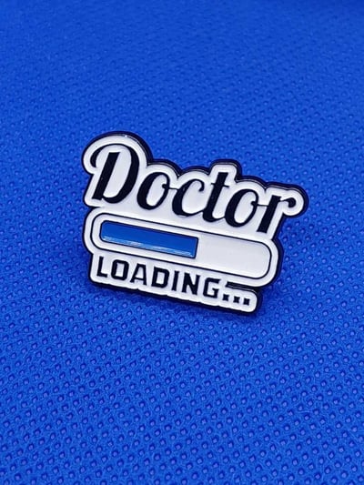 صورة بروش طالب الطب 