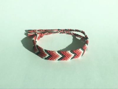 صورة Friendship bracelet اسوارة ملونة