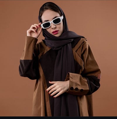 صورة عبايه صوف جملى وبنى بقبه 