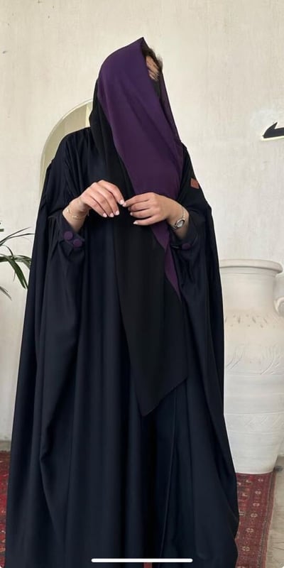صورة عبايه كريب بلاك بيرى شودا صيفيه بشت