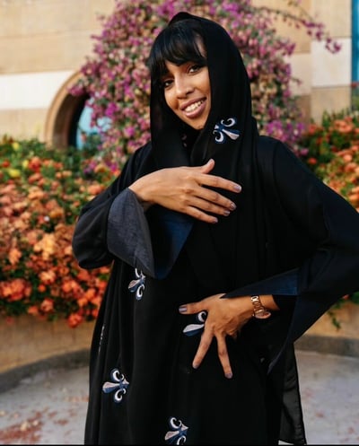 صورة عباية سوداء ملكية بتطريز فرسي مميز  Royal👑