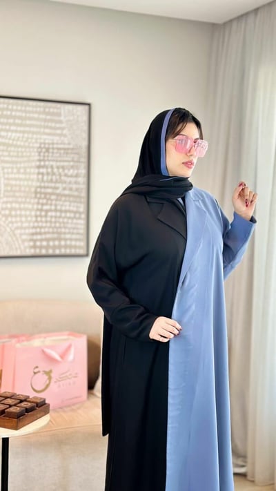 صورة عباية Blue Black بقصة بلايزر رسمية