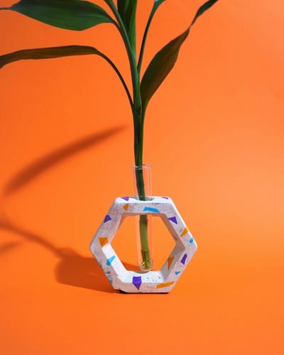 صورة  فازة سداسية مع ساق بامبو - Hexa see me through Vase.