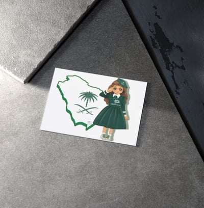 صورة ثيم بنت مع خريطة لليوم الوطني 