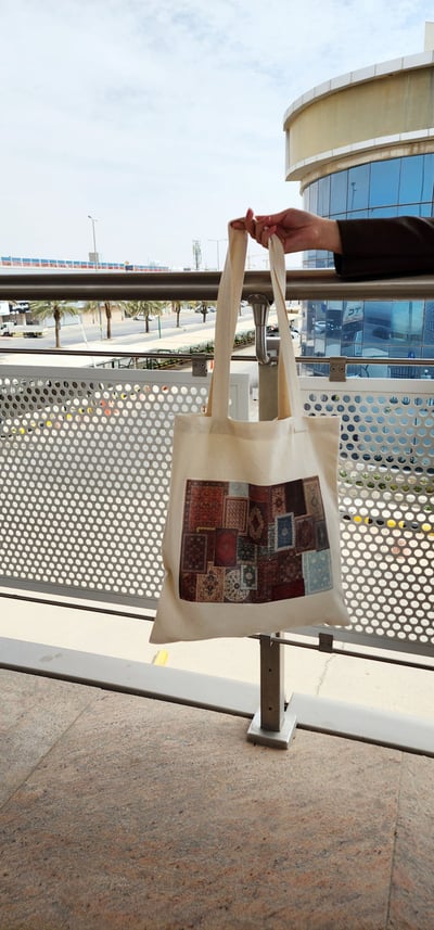 صورة توت باق Tote bag من القطن  كولاج السجاد الشرقي
